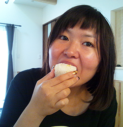 設計　吉田 晃子（よしだ あきこ）